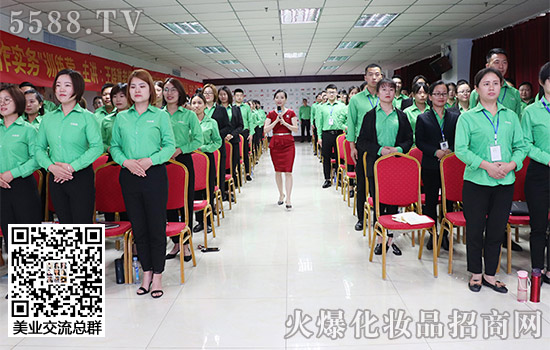 老師很認(rèn)真的給我們指導(dǎo) 老師很認(rèn)真的給我們指導(dǎo)