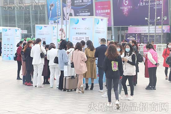 ����ʢ�����س���ۣ���44�óɶ����I(y��)���[��(hu��)ʢ���_Ļ