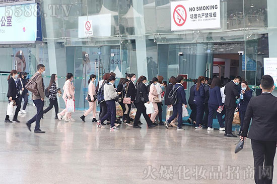 ����ʢ�磬�س��������44�óɶ����I(y��)���[��(hu��)ʢ���_Ļ