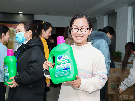 ��(��i)����Ů��(ji��)���𱬾W(w��ng)�ɰl(f��)Ů�񌣌ٶY��