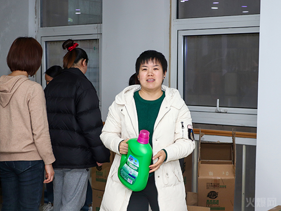 ��(��i)����Ů��(ji��)���𱬾W(w��ng)�ɰl(f��)Ů�񌣌ٶY��