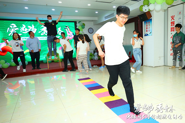 火爆網(wǎng)“愛運(yùn)動秀青春”5月運(yùn)動生日會圓滿舉辦! 火爆網(wǎng)“愛運(yùn)動秀青春”5月運(yùn)動生日會圓滿舉辦!