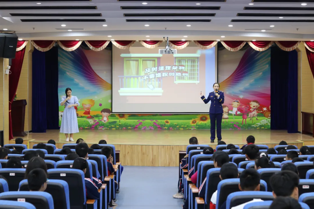 她用作品記錄這群英雄的感人瞬間，更用知識救了許多人！