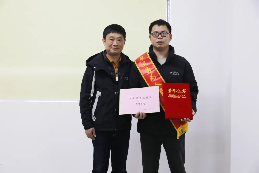 央視、新華社等媒體點贊！韶關(guān)救人小哥獲“見義勇為”稱號