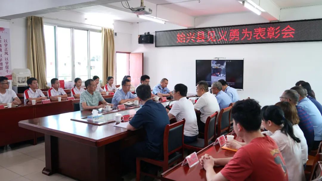 弘揚(yáng)社會(huì)正能量 火海救人鎮(zhèn)干部獲見義勇為表彰